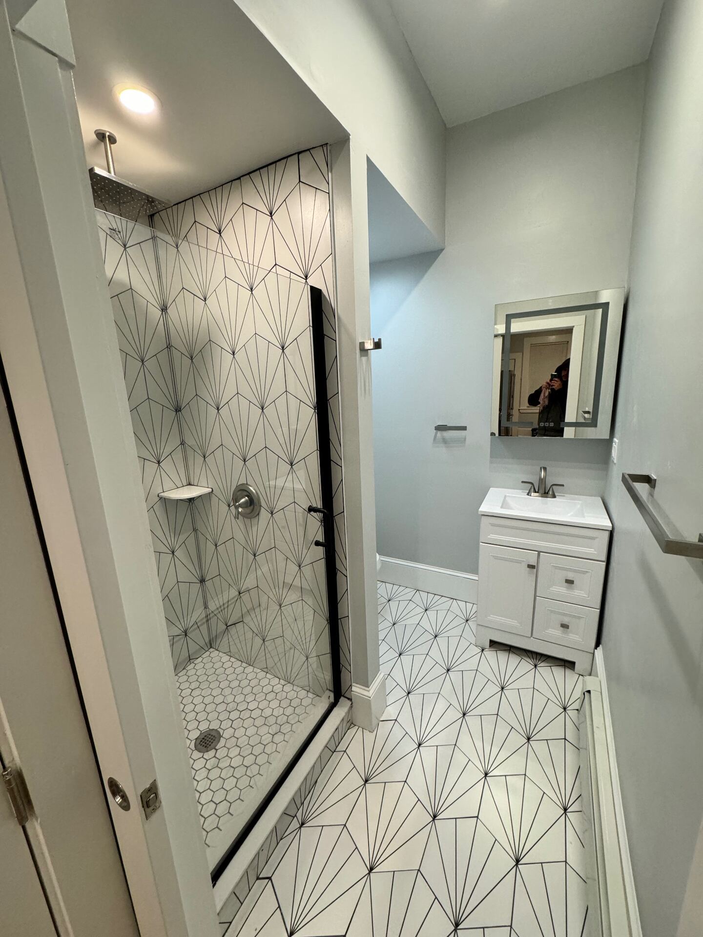 Starburst tile walk-in shower